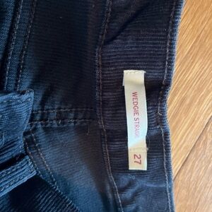 Levi’s 27 black corduroy Wedgie straight